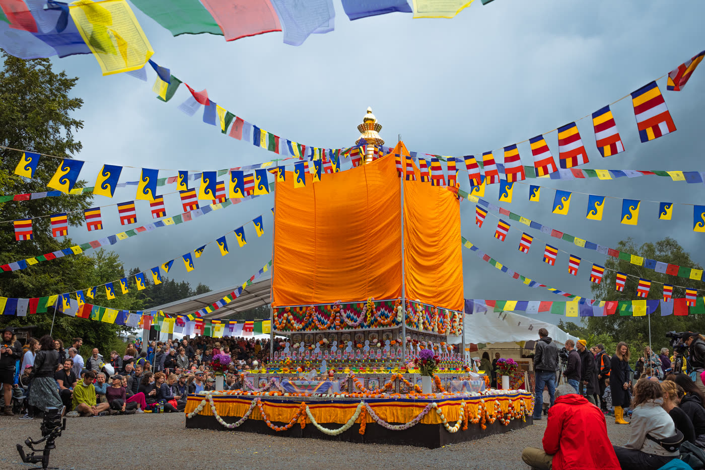 Der Stupa vor der Enthüllung